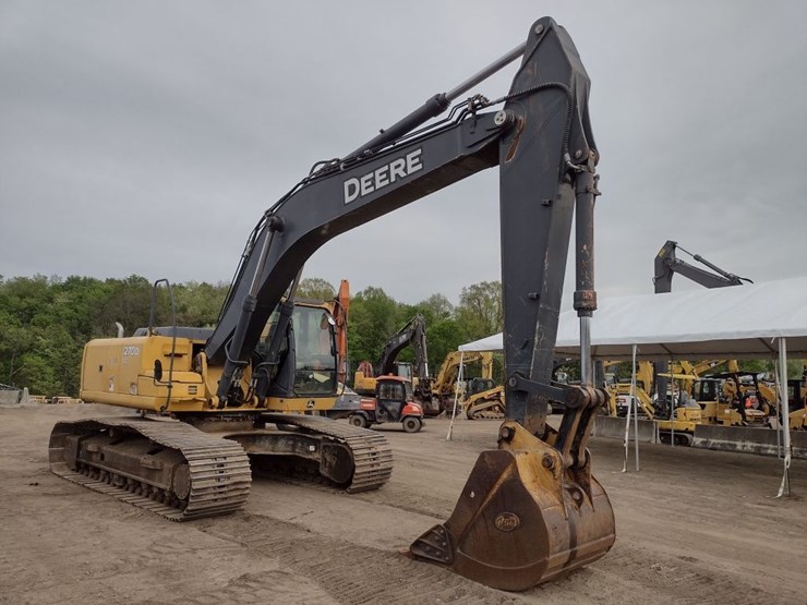 deere-270d-lc-image-50