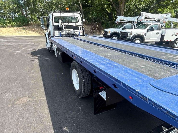 2018-freightliner-m2-106-image-58