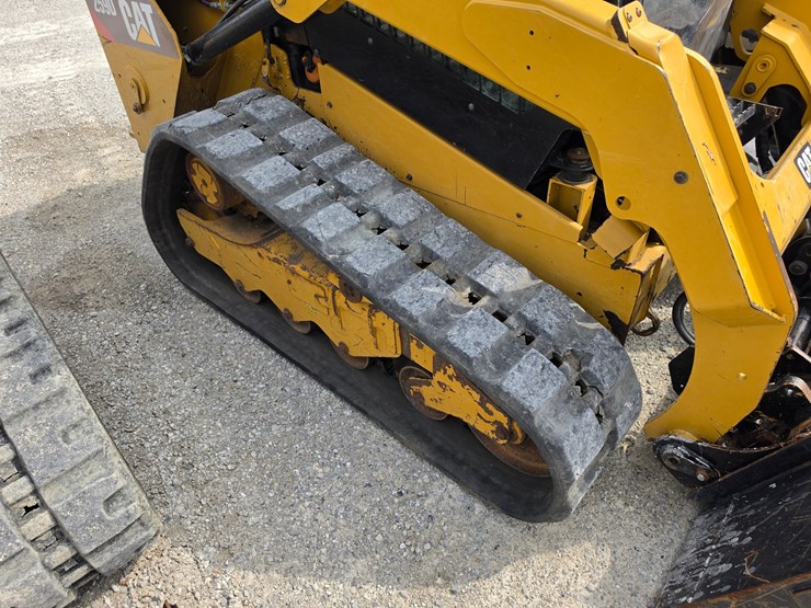 2016-caterpillar-259d-image-22