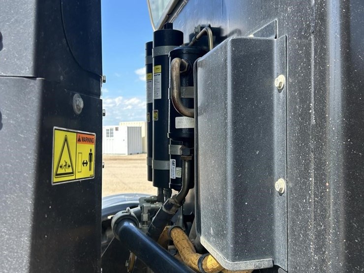 2011-caterpillar-140m2-awd-image-41