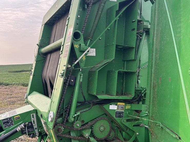 2010-john-deere-568-image-36