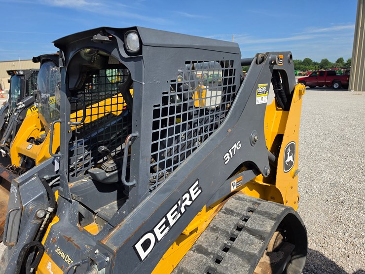 2023-deere-317g-image-13