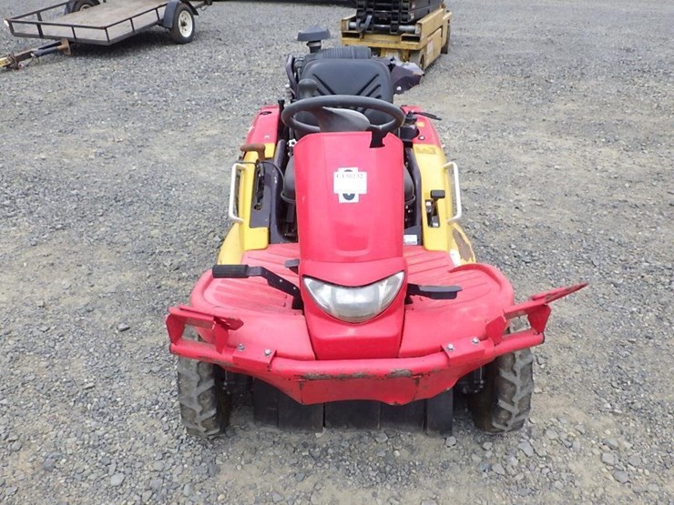 canycom-cmx2402-ride-on-mower-image-2