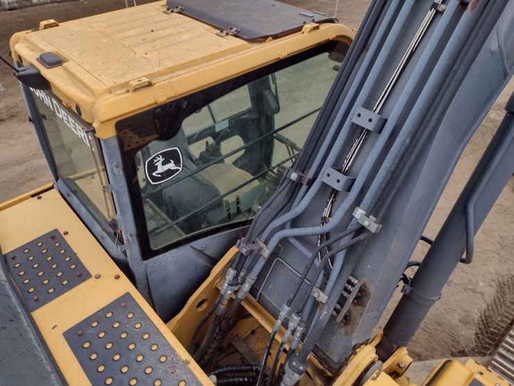 deere-270d-lc-image-44