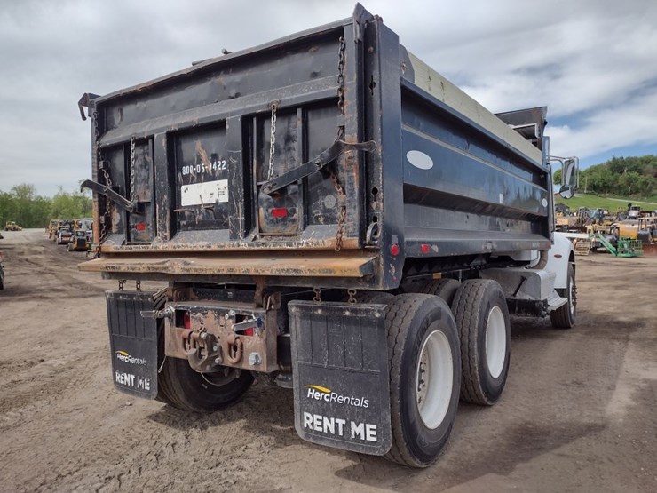 peterbilt-348-image-32