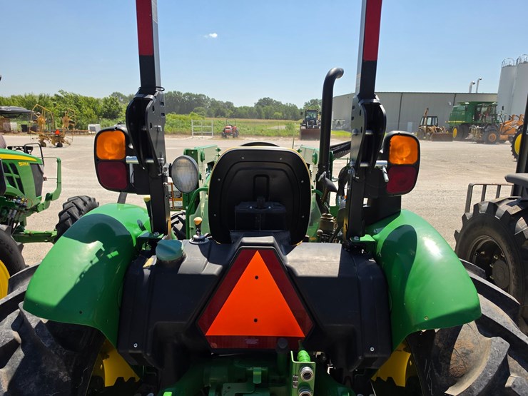 2022-john-deere-5045e-image-12