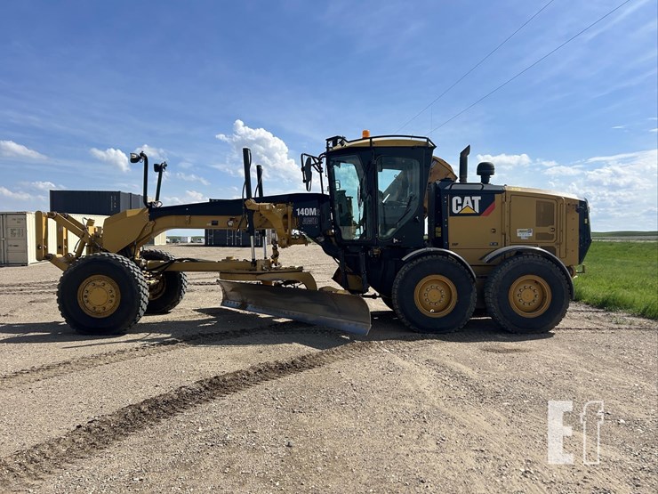 2011-caterpillar-140m2-awd-image-8