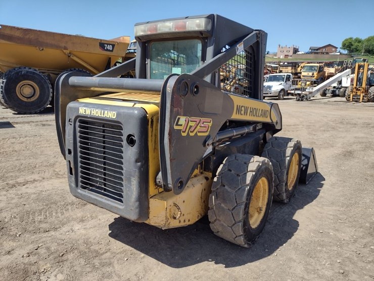 new-holland-l175-image-28