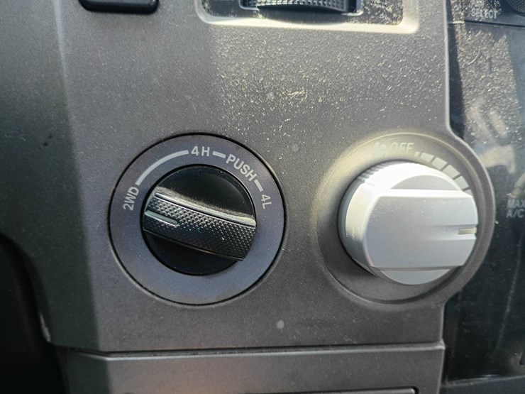 2010-toyota-tundra-image-43