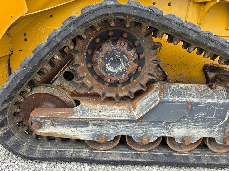2022-deere-317g-image-20