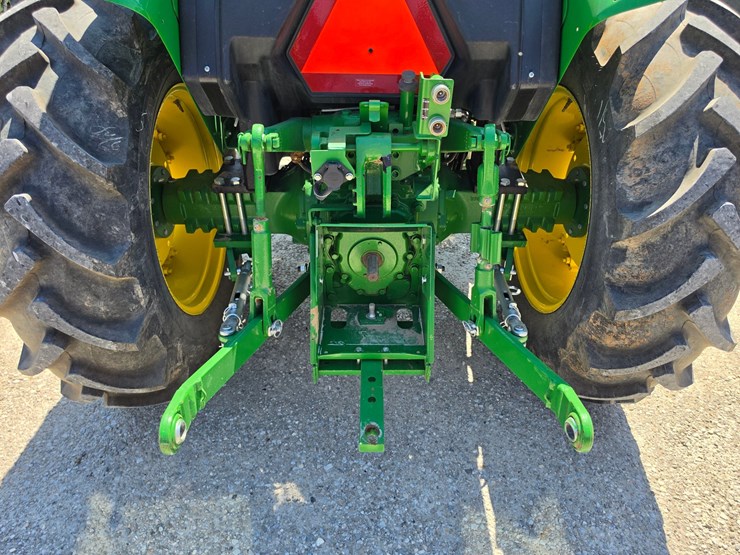 2022-john-deere-5045e-image-13