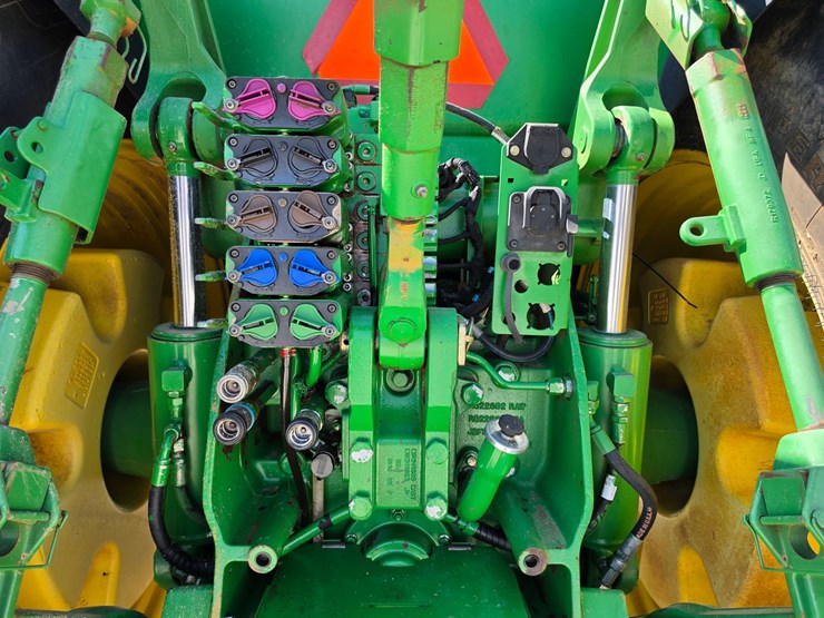 2012-john-deere-8335r-image-17
