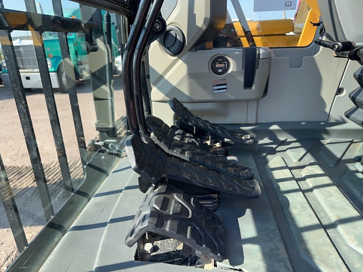 2015-caterpillar-326fl-image-13