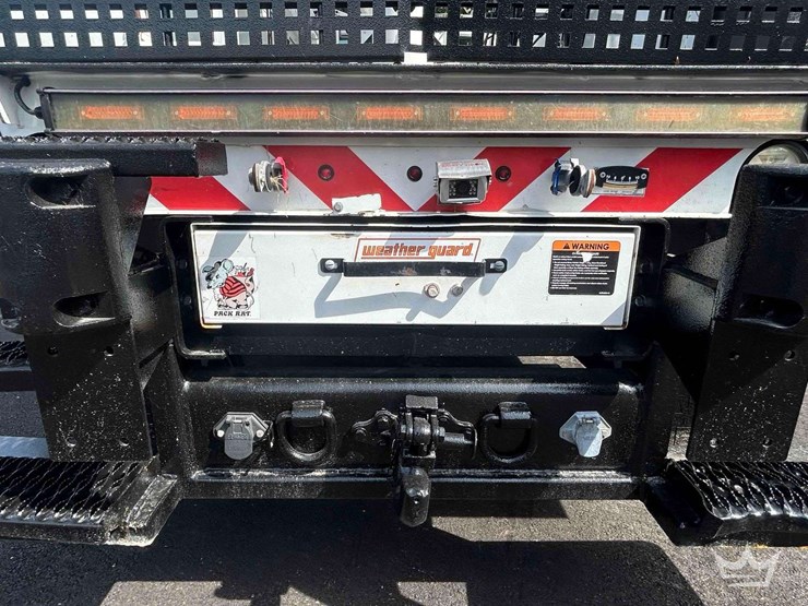 2019-freightliner-m2-106-image-12