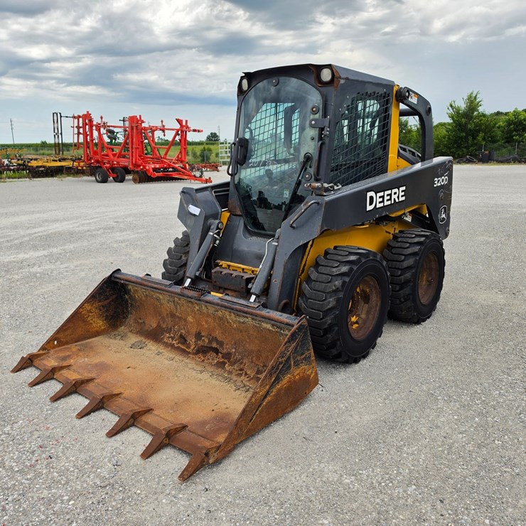 2013 DEERE 320D