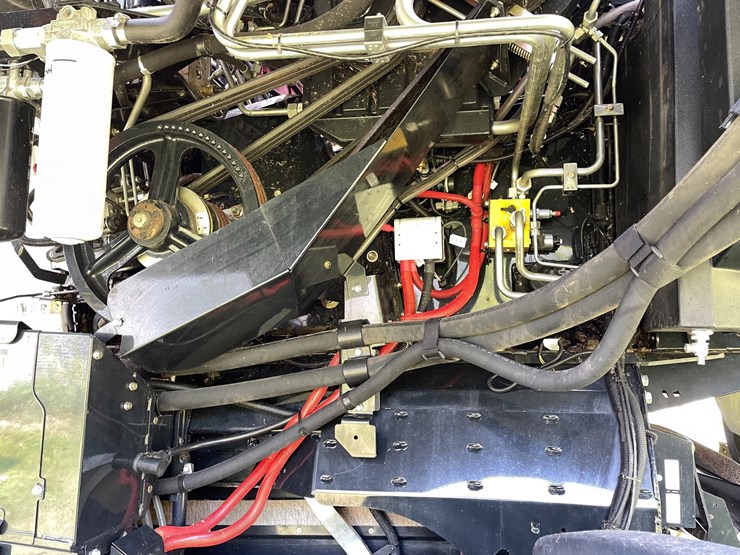 2018-case-ih-7240-image-56