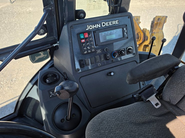 2015-deere-310sl-image-13