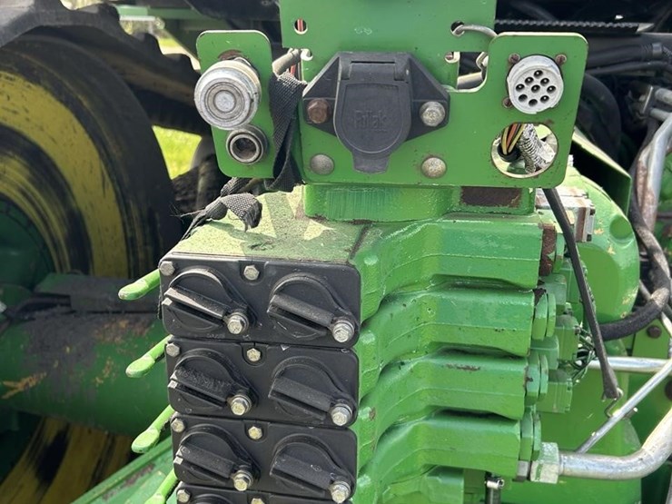2000-john-deere-9400t-image-36