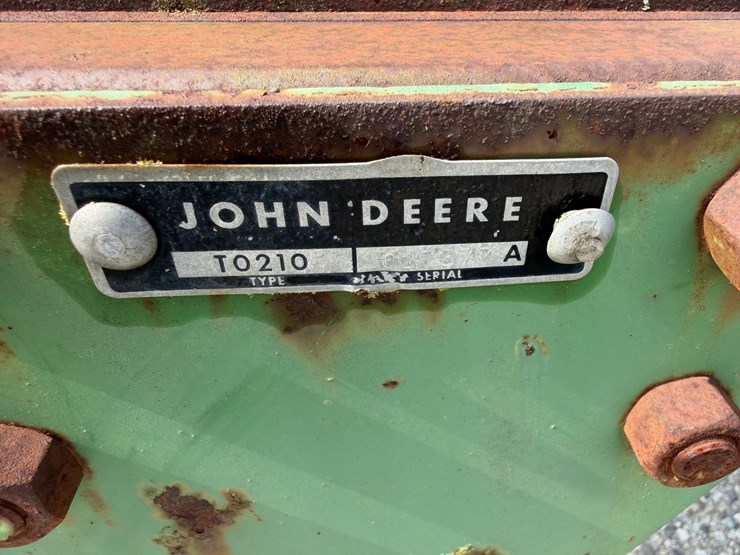 john-deere-210-image-3