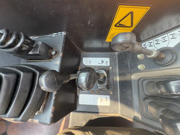 2011-jcb-510-56-image-42