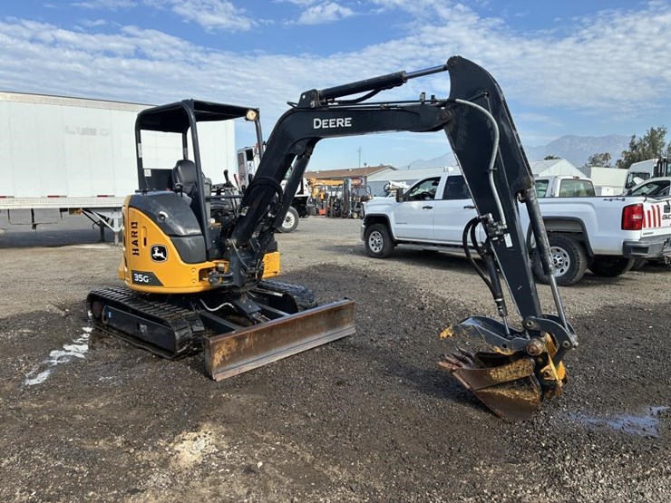 2023-deere-35g-image-2