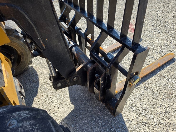 2016-caterpillar-th255c-image-19