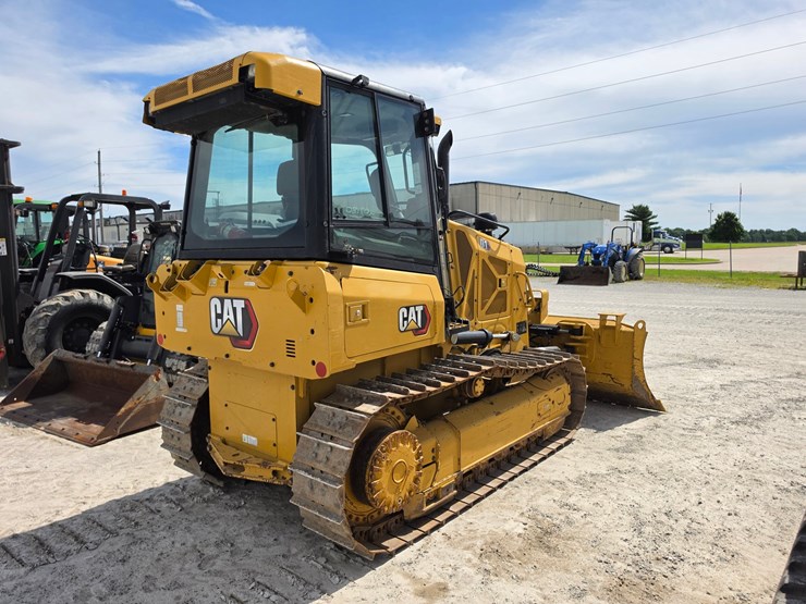 2021-caterpillar-d1-image-11