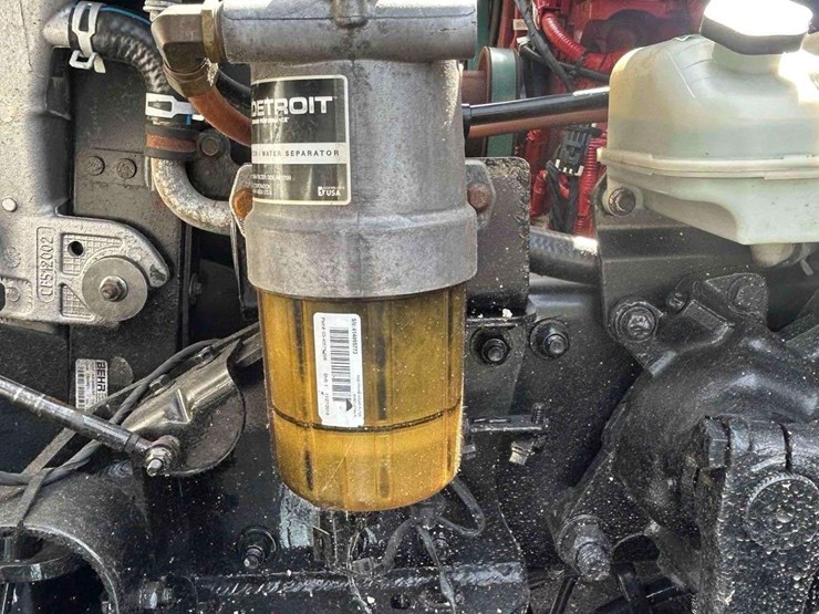 2019-freightliner-m2-106-image-38