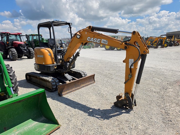 2019-case-cx37c-image-24