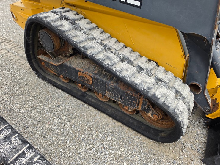 2015-deere-323e-image-14