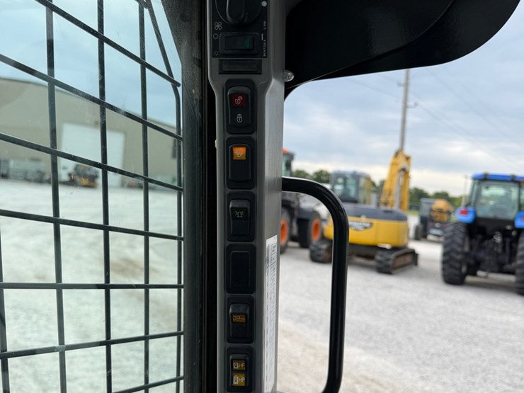 2019-case-tv450-image-12