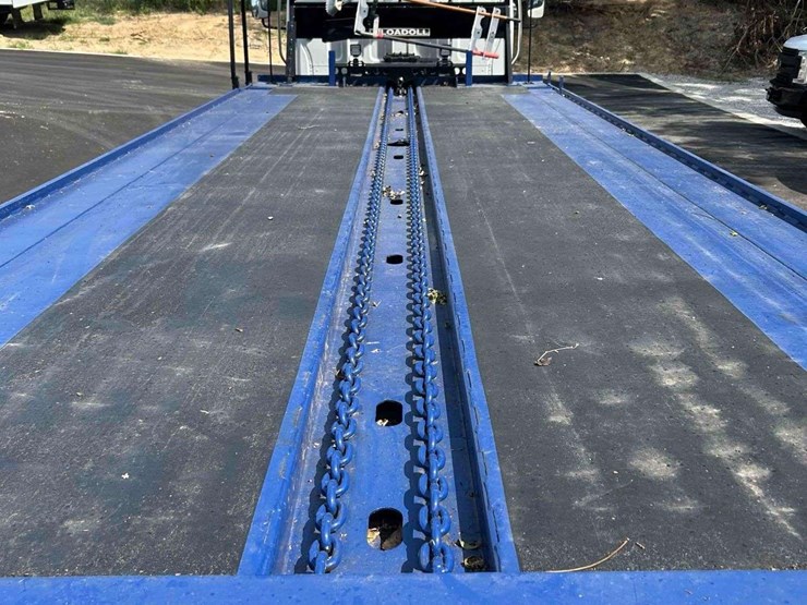 2018-freightliner-m2-106-image-14