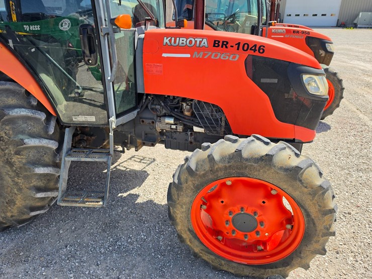 2015-kubota-m7060-image-37