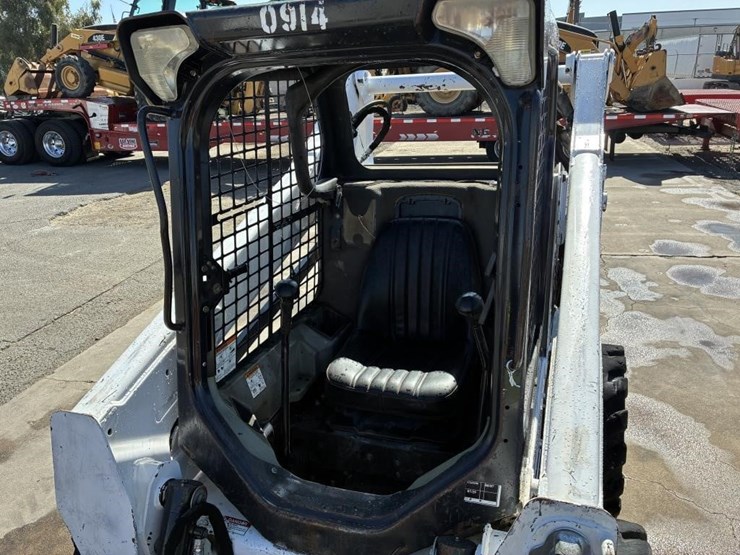 2013-bobcat-s570-image-16