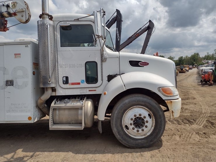 peterbilt-335-image-39
