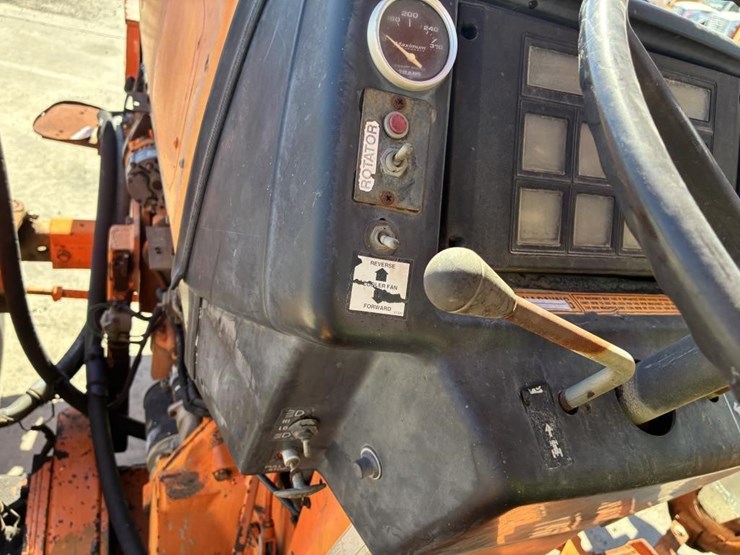 case-ih-4240-image-24