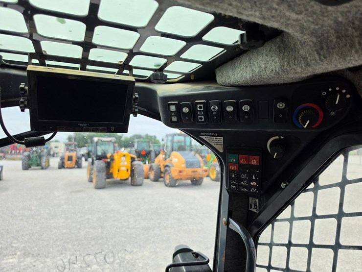 2014-deere-333e-image-11