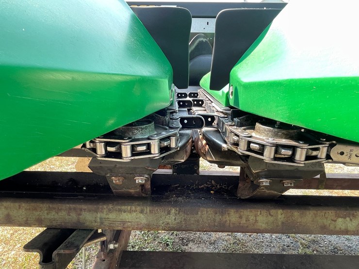#1251-•-2020-drago-gt-flagship-8-row-corn-head-(case-ih-flagship-mounts)-image-17
