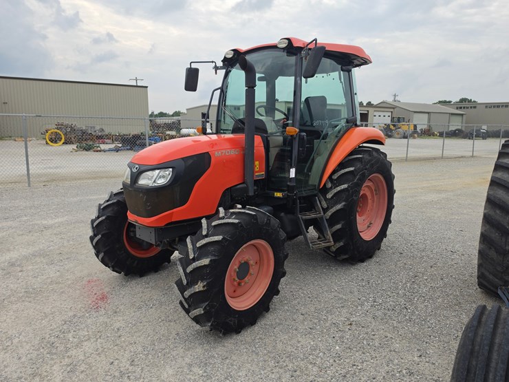 2017-kubota-m7060-image-2