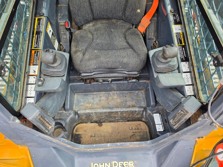 2018-deere-333g-image-9