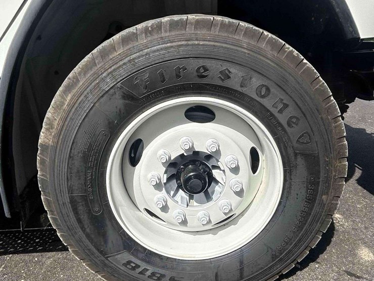 2019-freightliner-m2-106-image-55