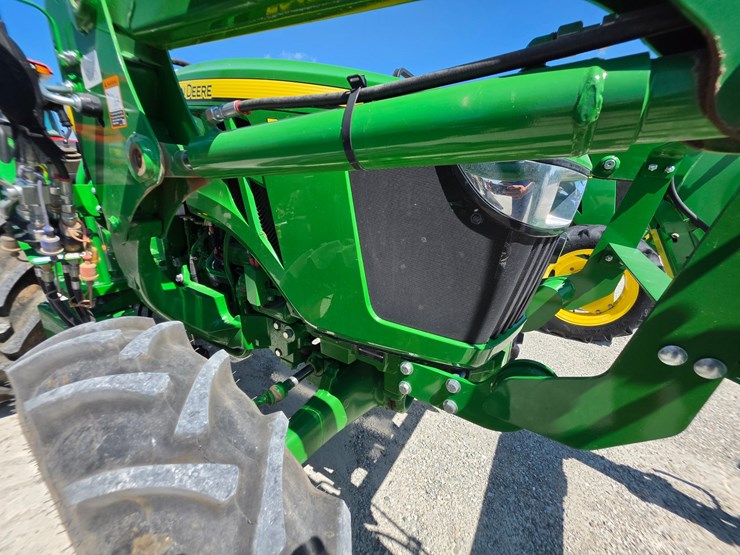 2022-john-deere-5045e-image-8