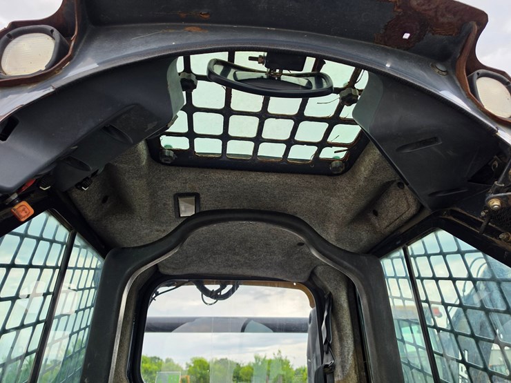 2013-deere-320d-image-8
