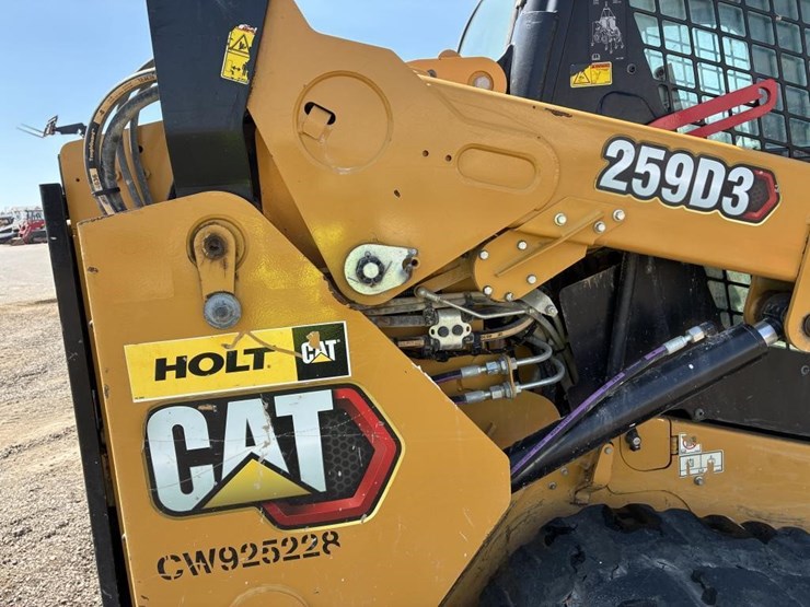 2023-caterpillar-259d3-image-12