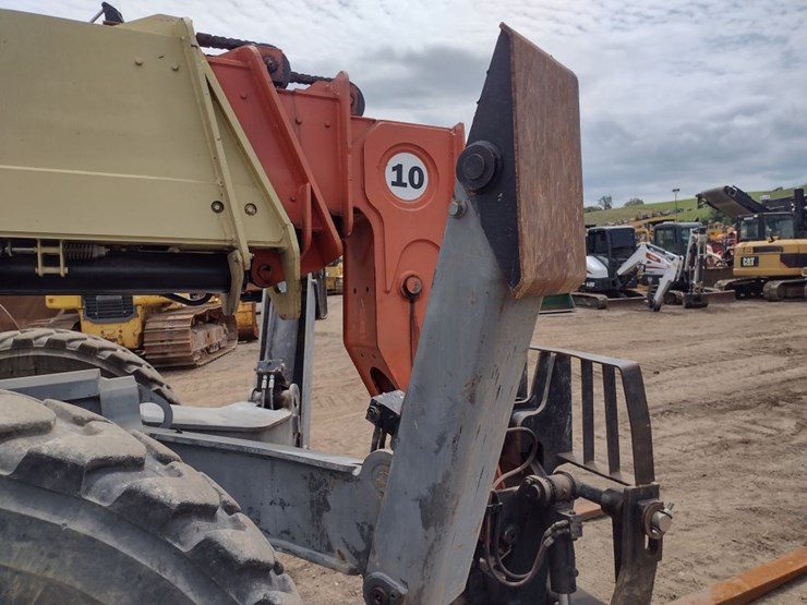 2005-jlg-g10-55a-image-23