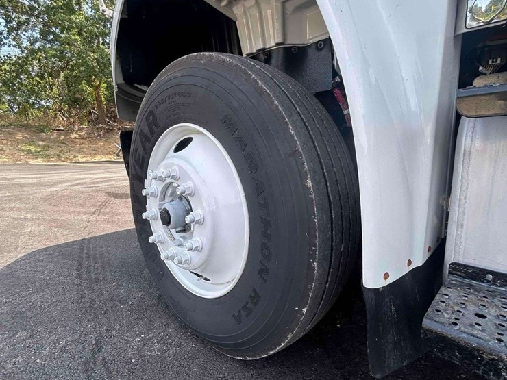 2018-freightliner-m2-106-image-76