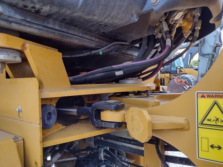 caterpillar-910m-image-36