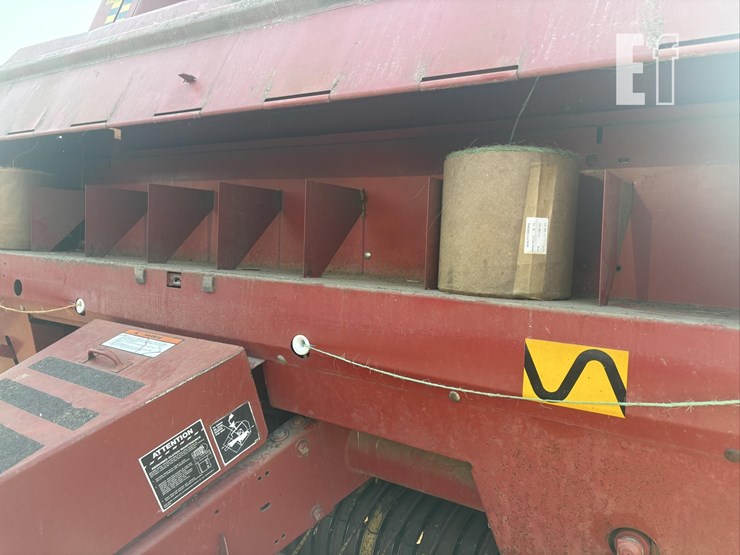 new-holland-660-image-15