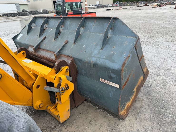 2014-jcb-541-image-21