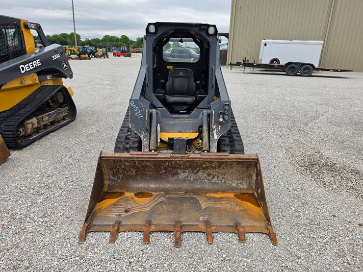 2022-deere-317g-image-2